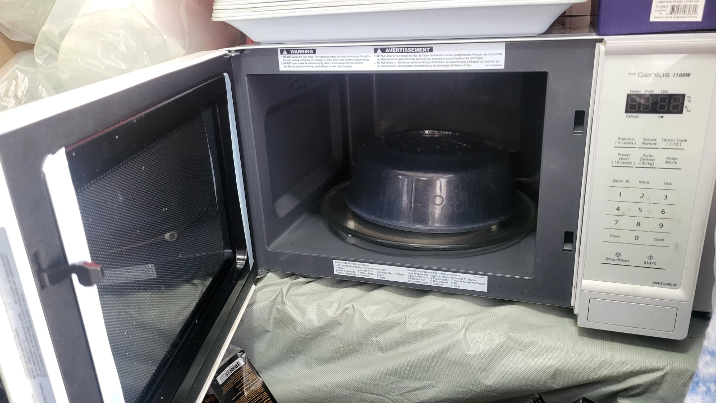 Panasonic Genius 1100W Microwave Oven - photo 3