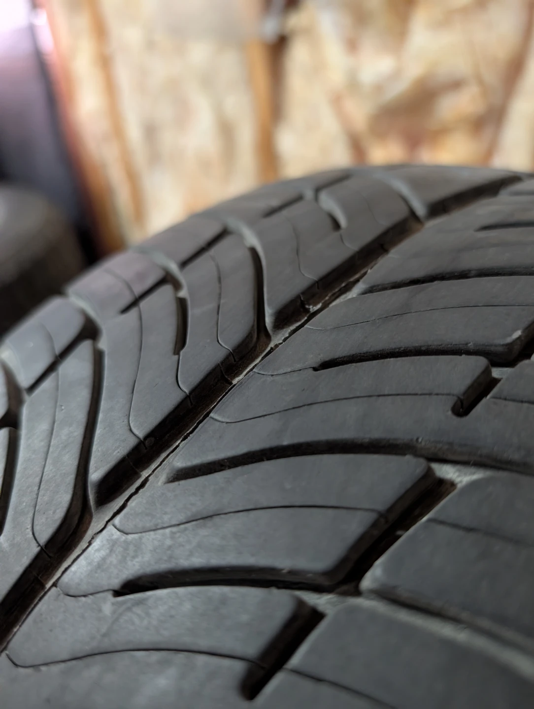 (4)-215/45ZR17 All Season Tires/Rims Off 2013 Hyundai Elantra GT - photo 3