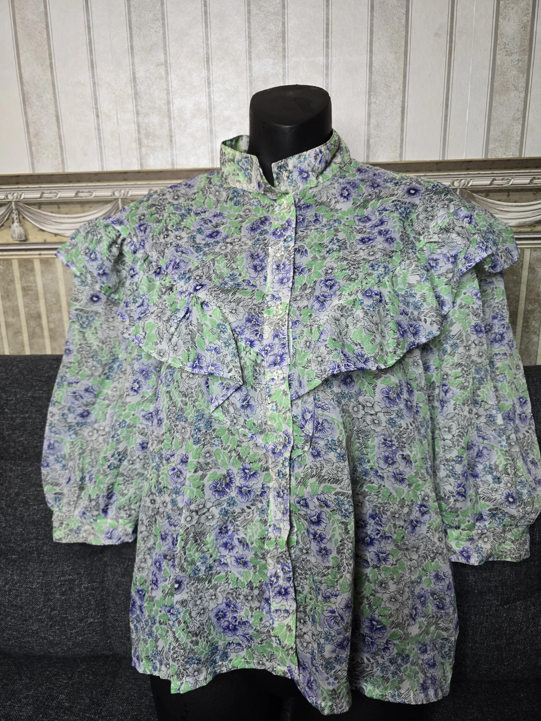 Vintage ( mede in Germany)Floral Ruffle Blouse size M- L