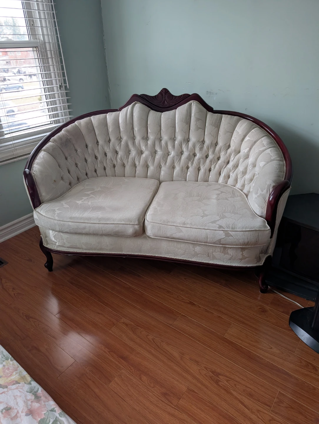 Vintage Loveseat Sofa - Cream Damask Fabric - photo 3