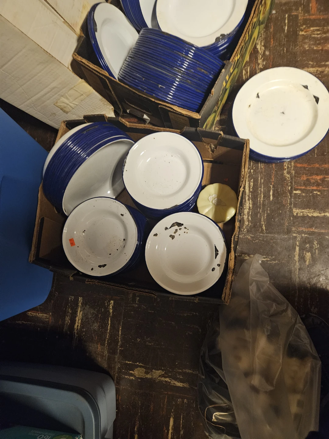 Enamel Plates and Bowls Set - photo 4