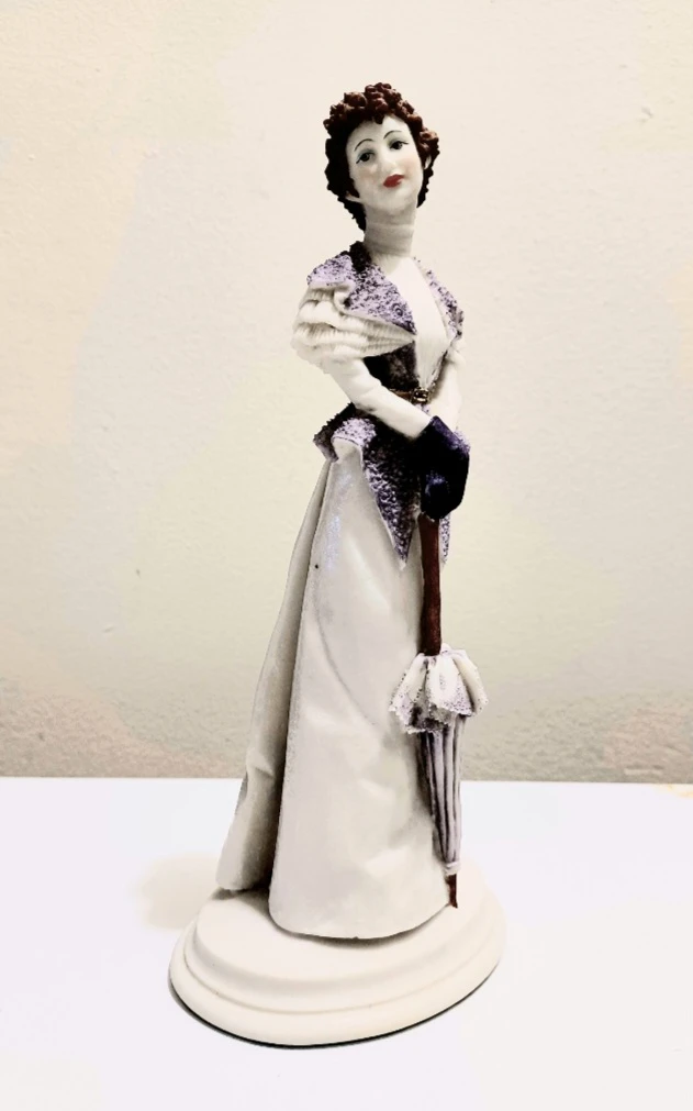 Vtg Handmade M. Salvestrini Figurine - photo 3