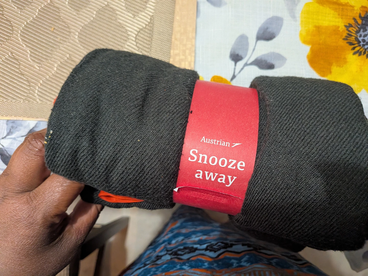 Austrian Airlines Snooze Away Travel Blanket - photo 2