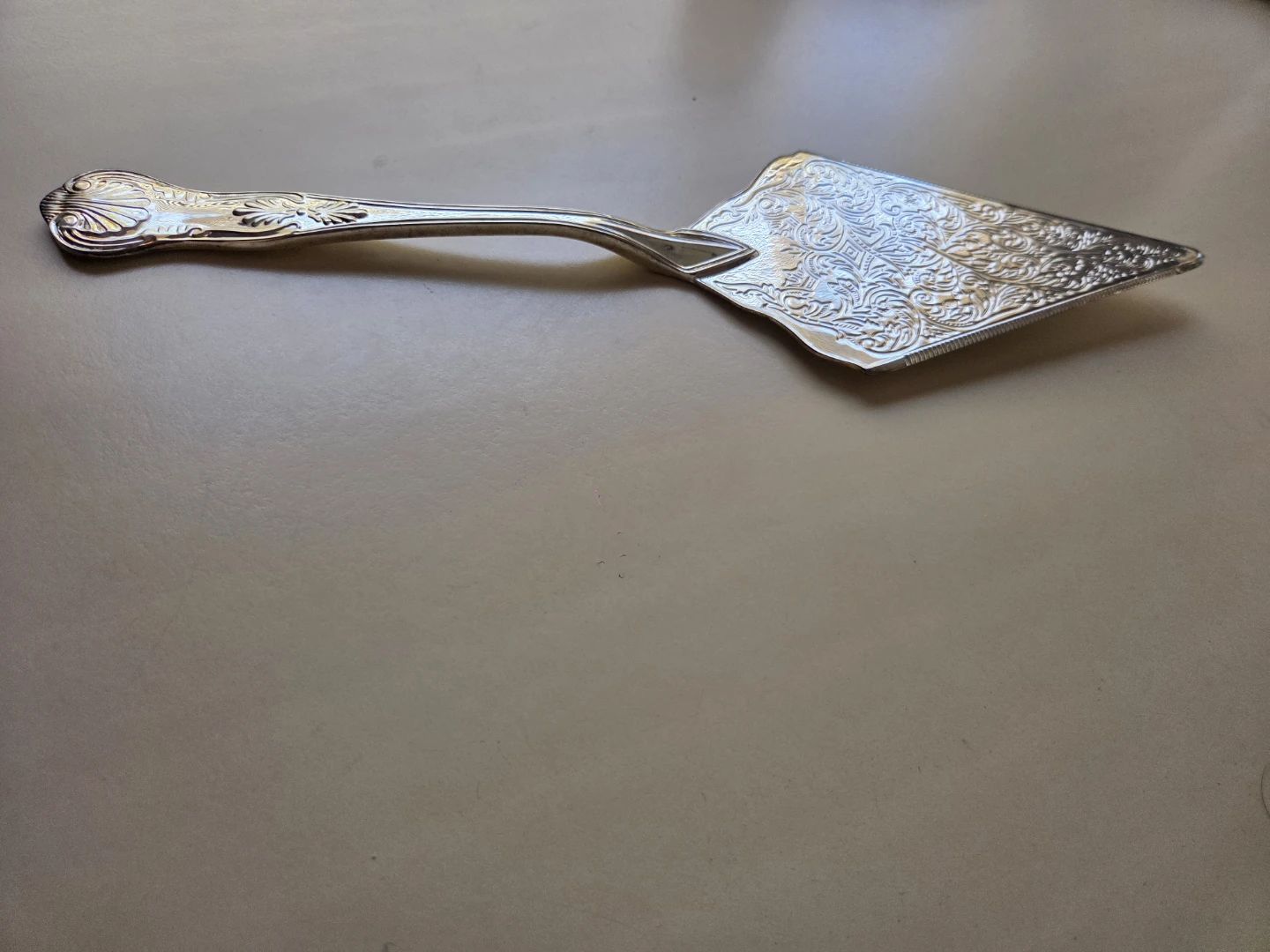 Vintage silver plated Etched Cake Server - photo 3