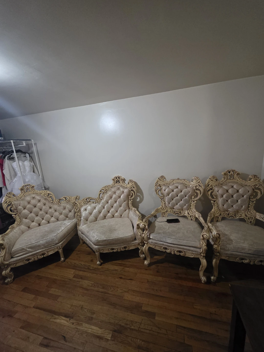 Ornate Tufted Accent Chairs (Set of 4) - photo 2