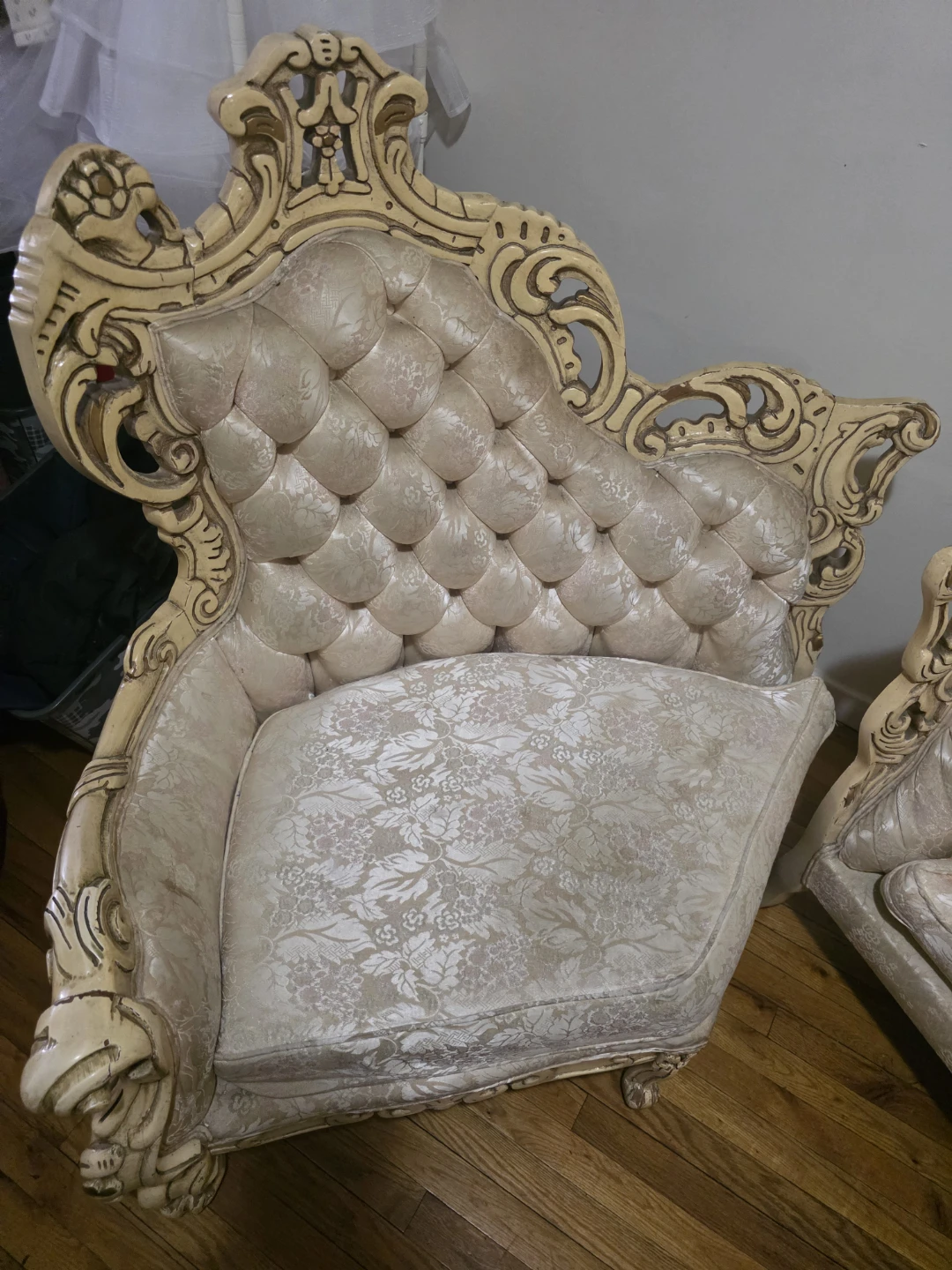 Ornate Tufted Accent Chairs (Set of 4) - photo 3