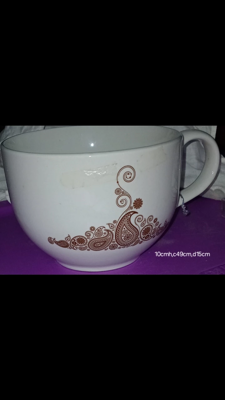 GIFT White Ceramic Bowl with Paisley Design
