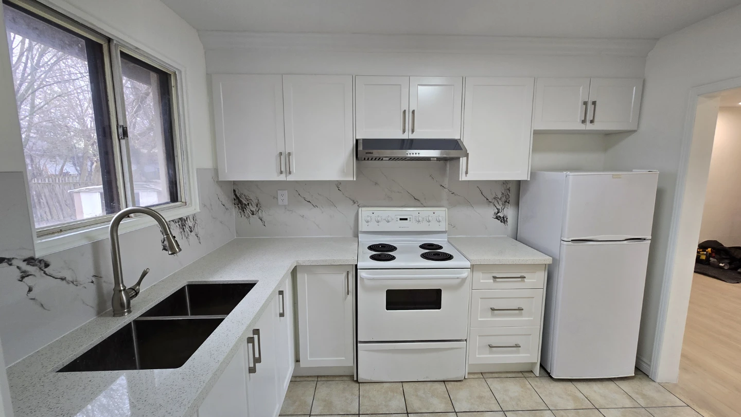 3 bedroom  main Floor  $2400 - photo 2
