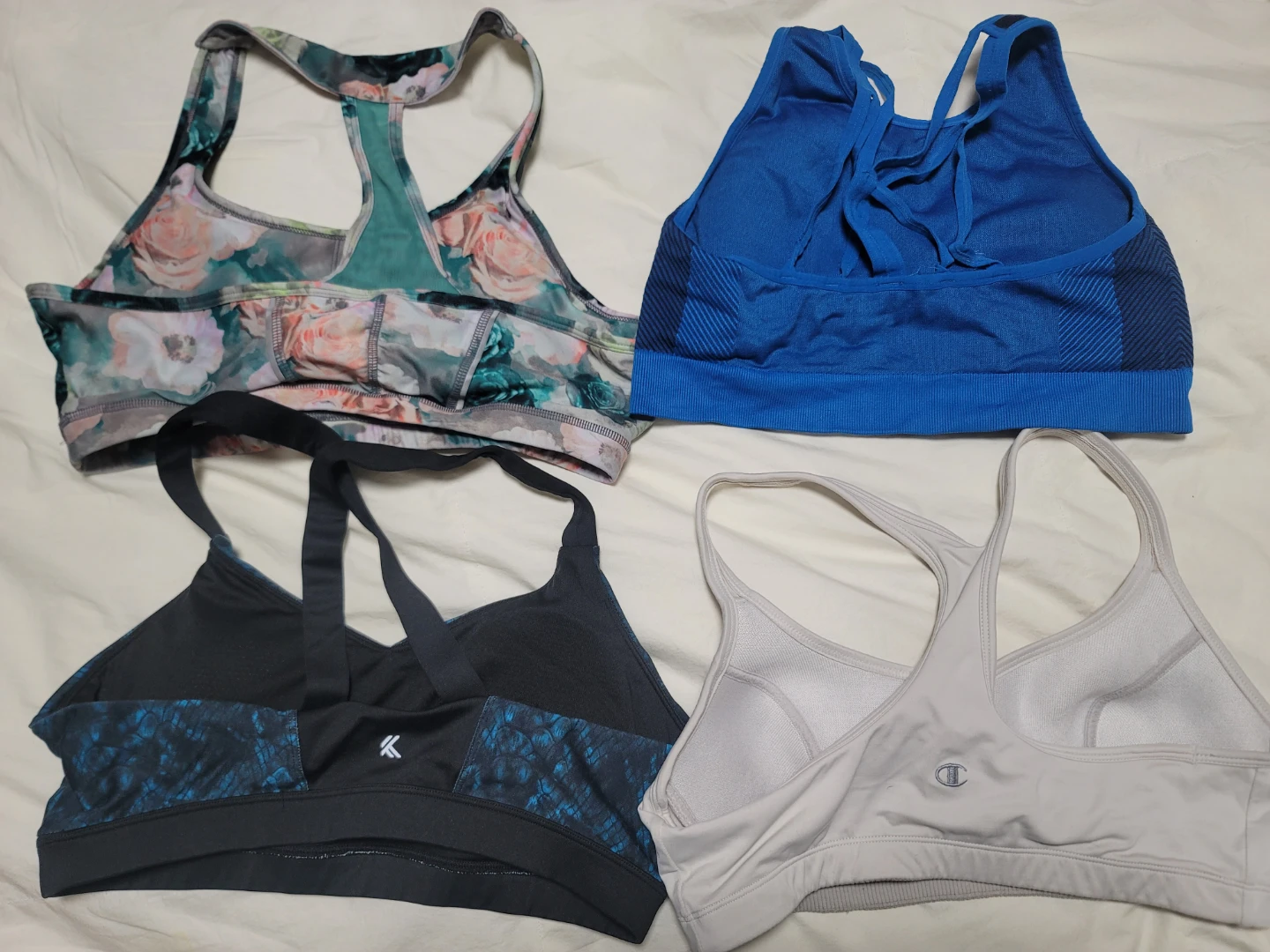 Set of 4 size Large sport bras - photo 2