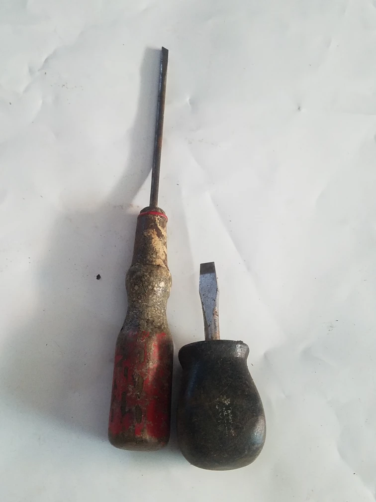 Lot of 2 Vintage Screwdrivers