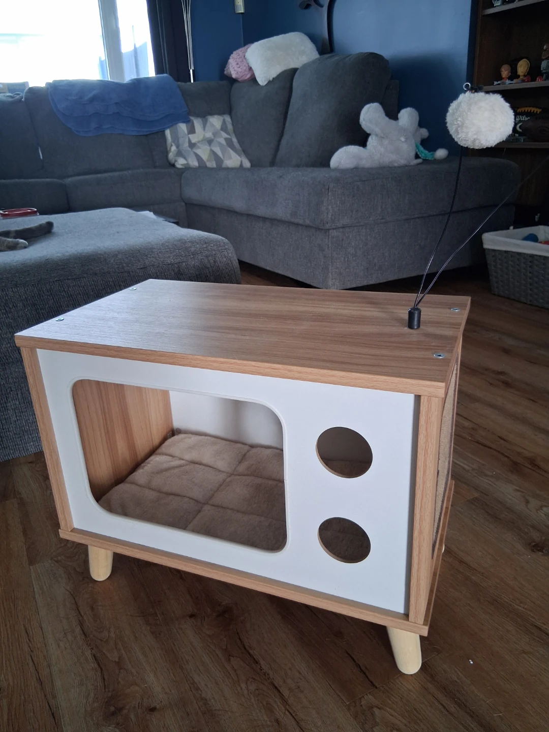 Retro TV Cat Bed with Scratch Pad - photo 2