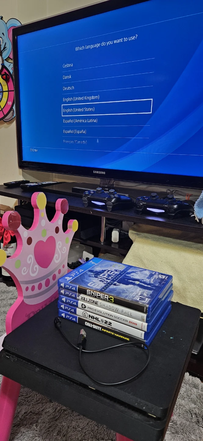 1TB PS4 Slim Bundle - 2 Wireless Controllers + 6 Games