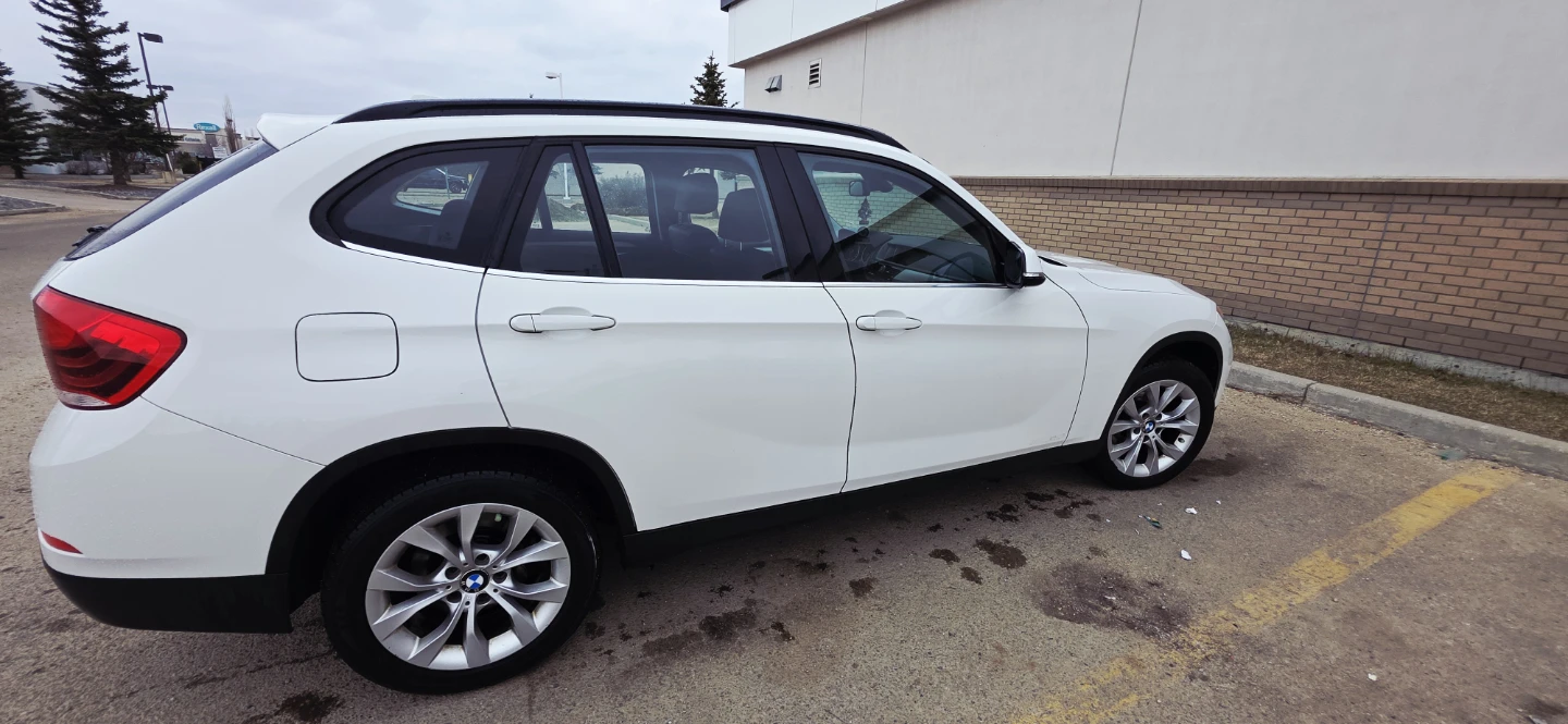White BMW X1 - photo 2