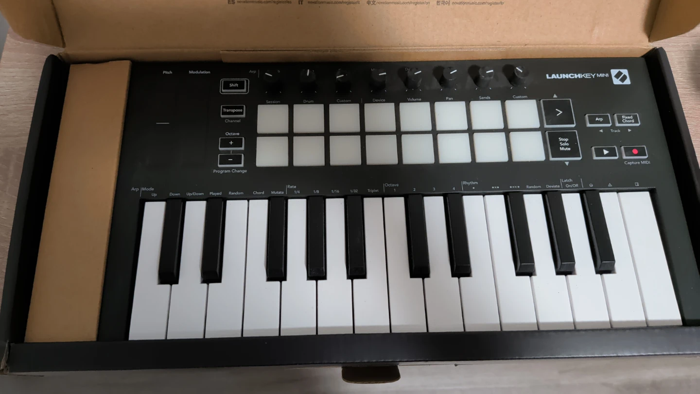 Novation Launchkey Mini MK3 MIDI Keyboard Controller - photo 2