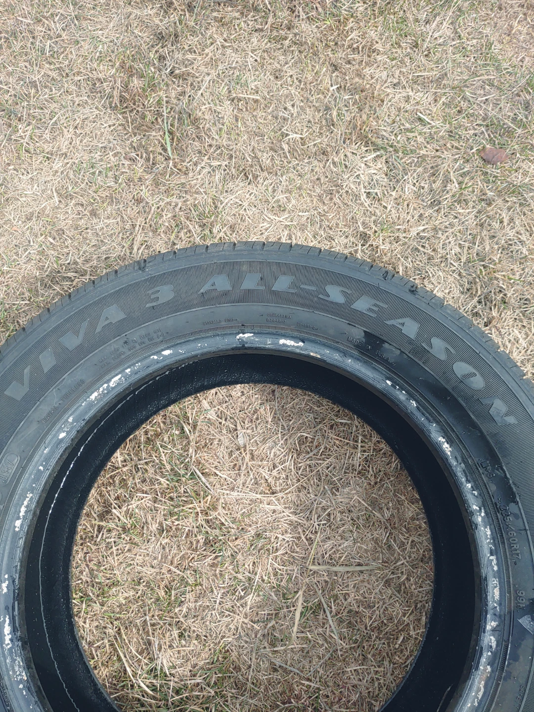 Goodyear Viva 3 All-Season Tire 225/60R17