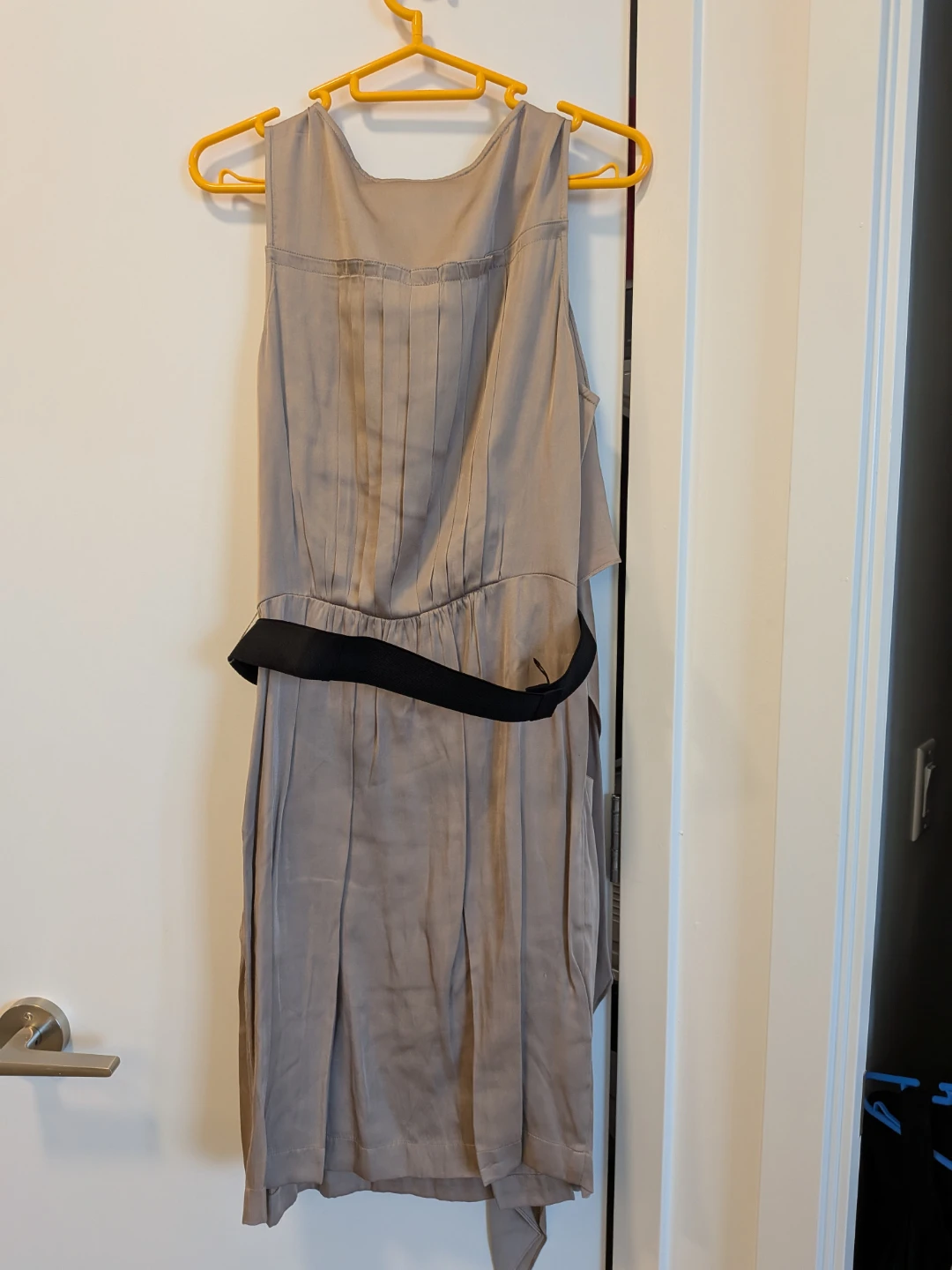 BCBGMAXAZRIA Women's Taupe Pleated Dress with Black Belt Size S - photo 3
