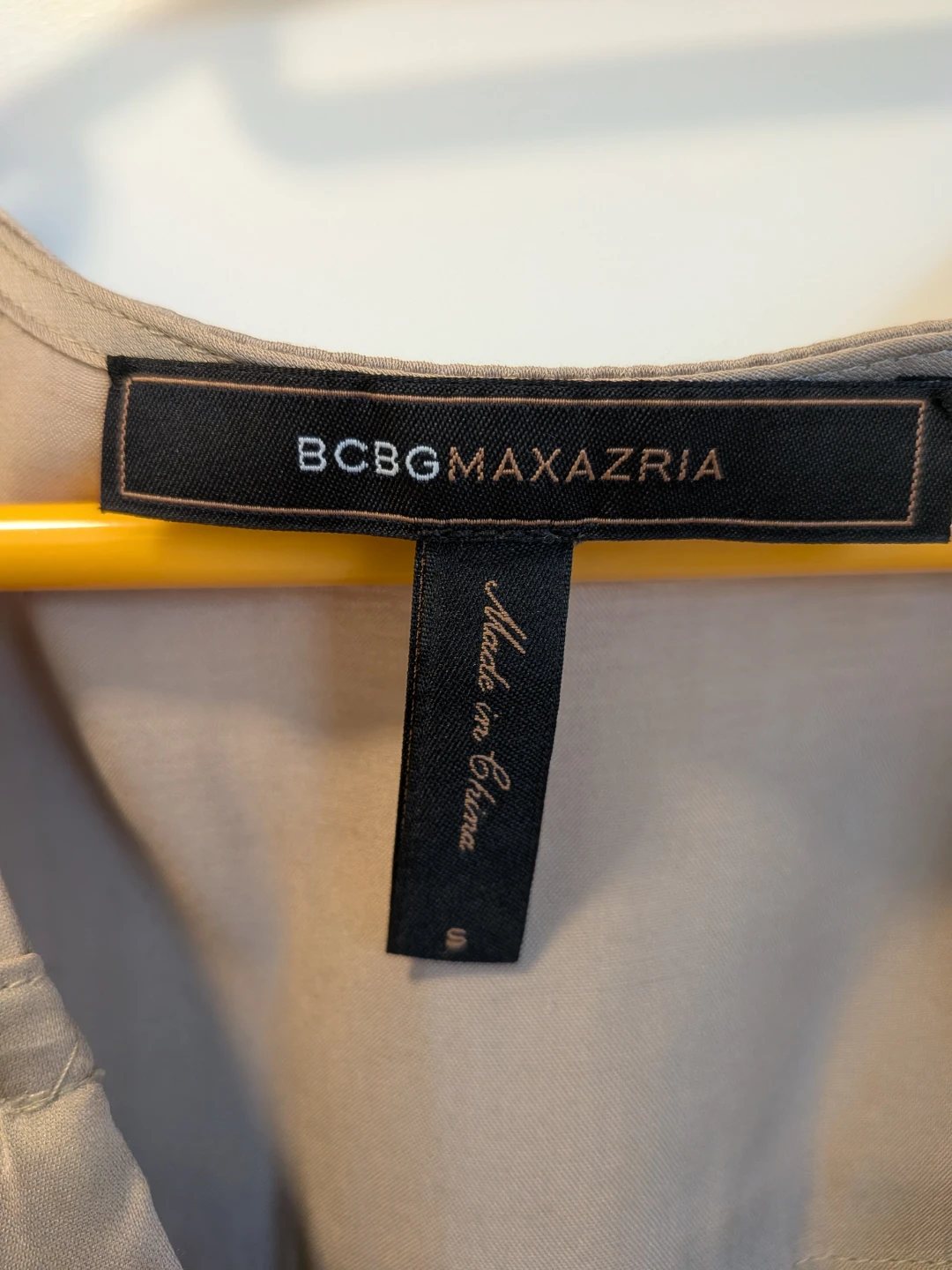 BCBGMAXAZRIA Women's Taupe Pleated Dress with Black Belt Size S - photo 4