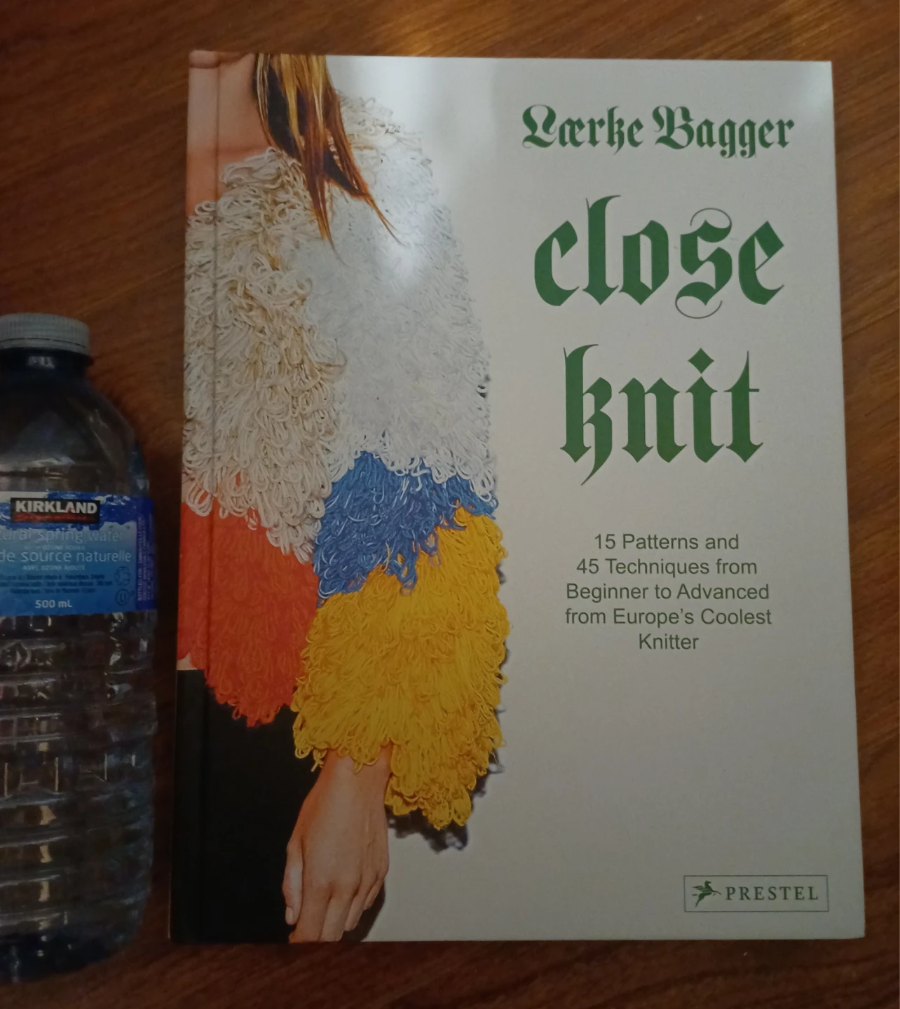Close Knit: 15 Patterns and 45 Techniques Knitting Book