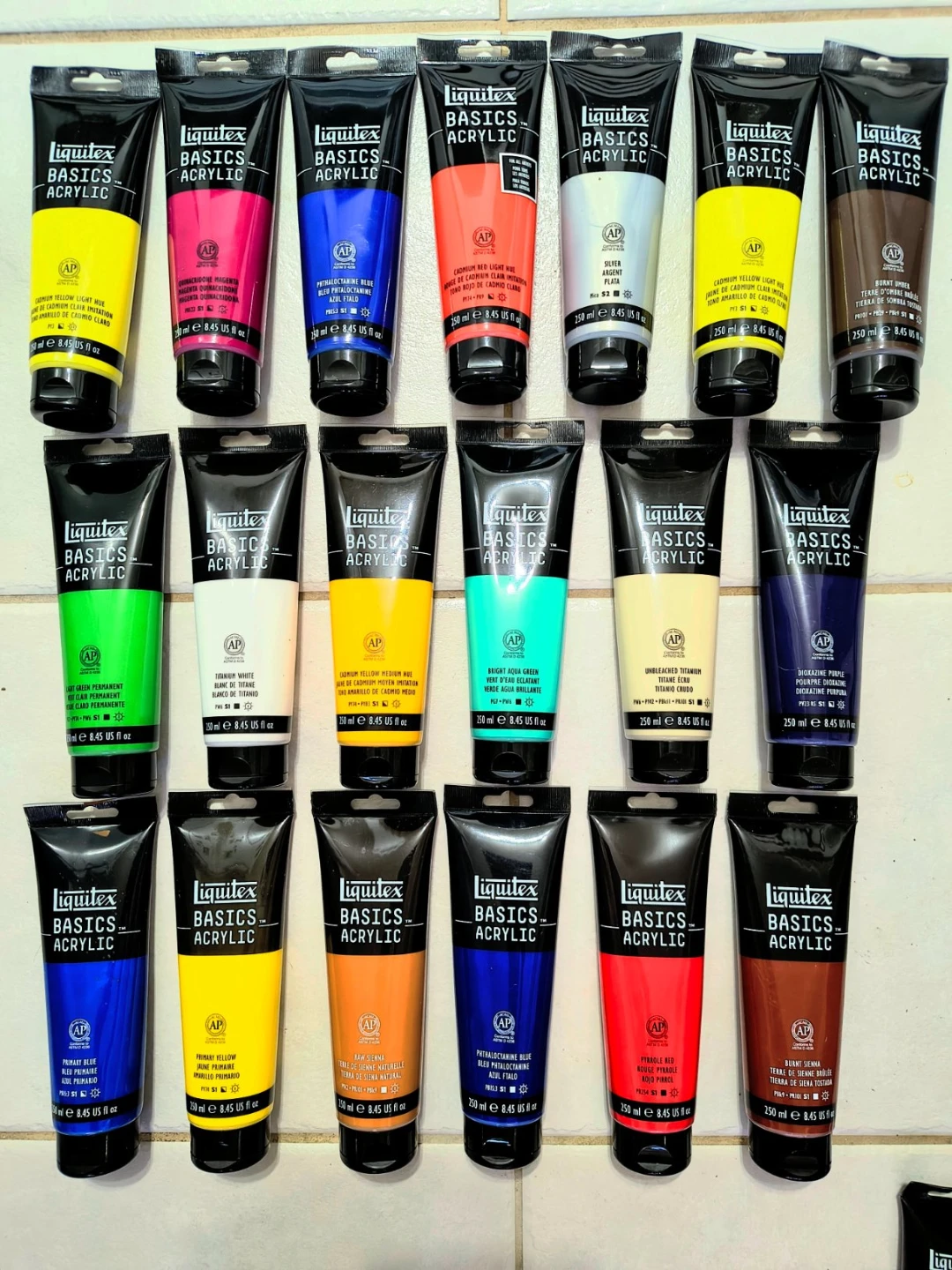Liquitex BASICS Acrylic Paint - Assorted Colours (250 ml)
