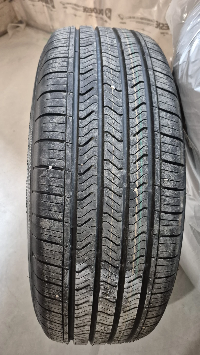 Set of 4 Toyo Tires P235/60R18 102H - photo 3