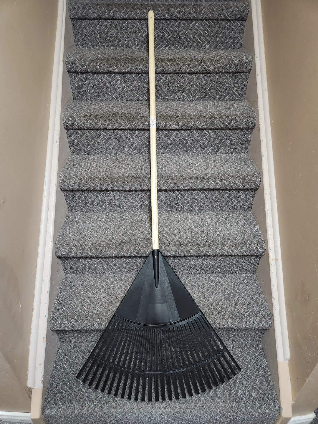 Poly Leaf 24 inch Rake- Brand New