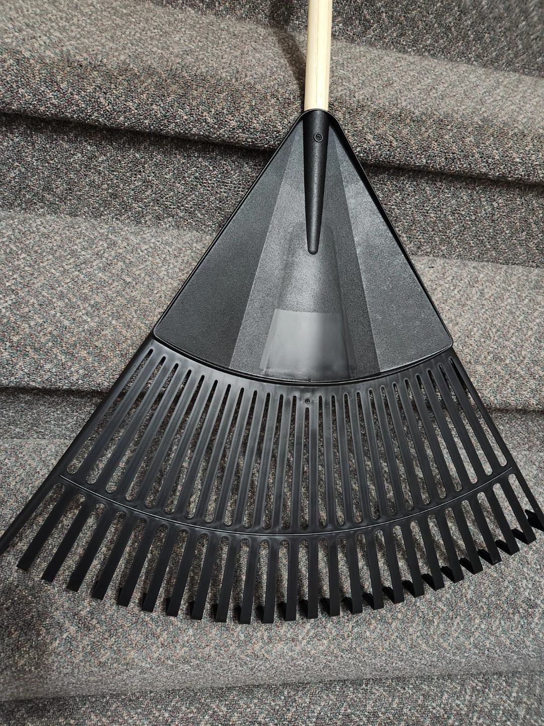 Poly Leaf 24 inch Rake- Brand New - photo 2