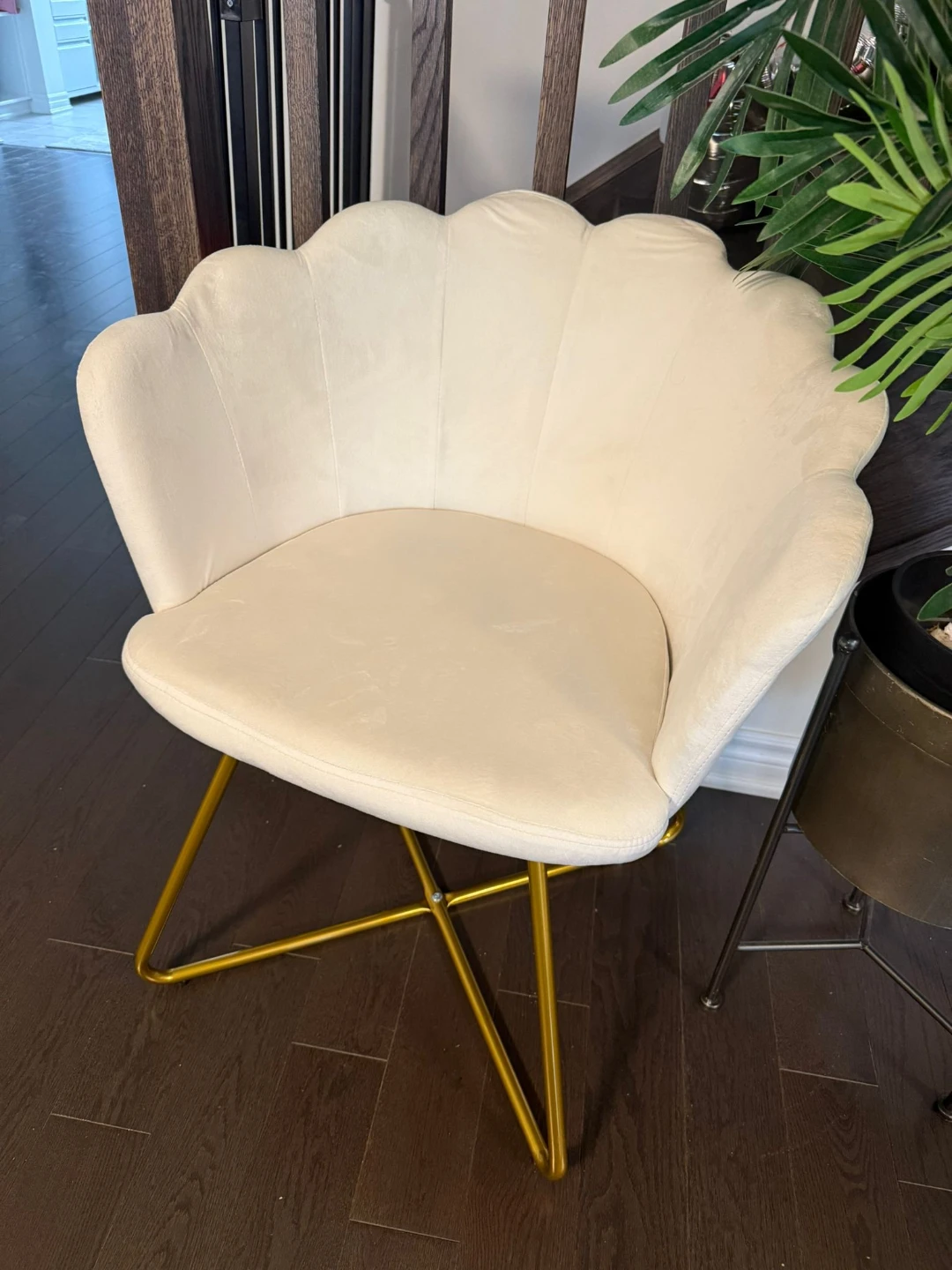 Cream Velvet Scallop Accent Chair with Gold Legs - photo 2