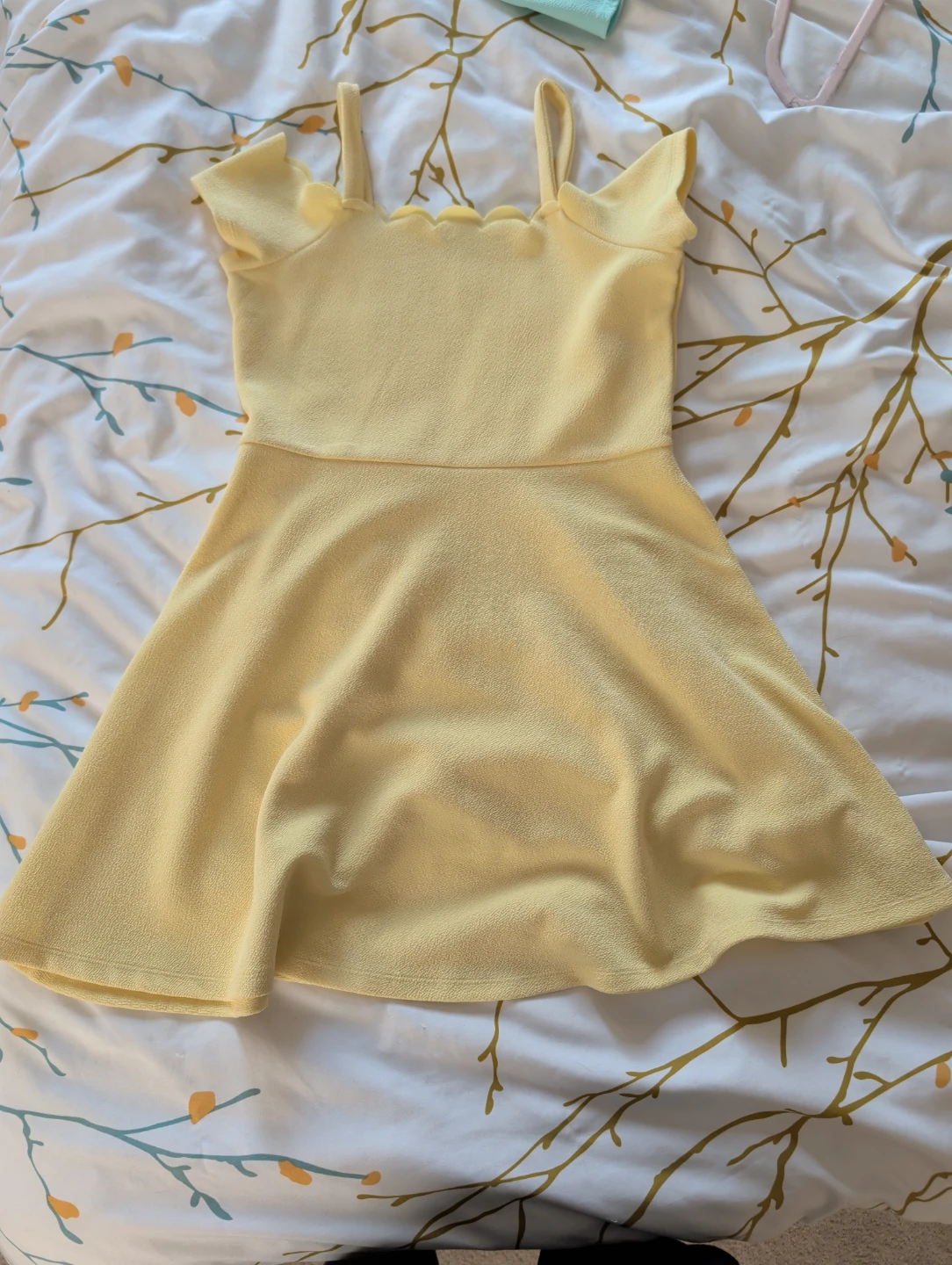 Yellow dress and denim jacket - photo 2