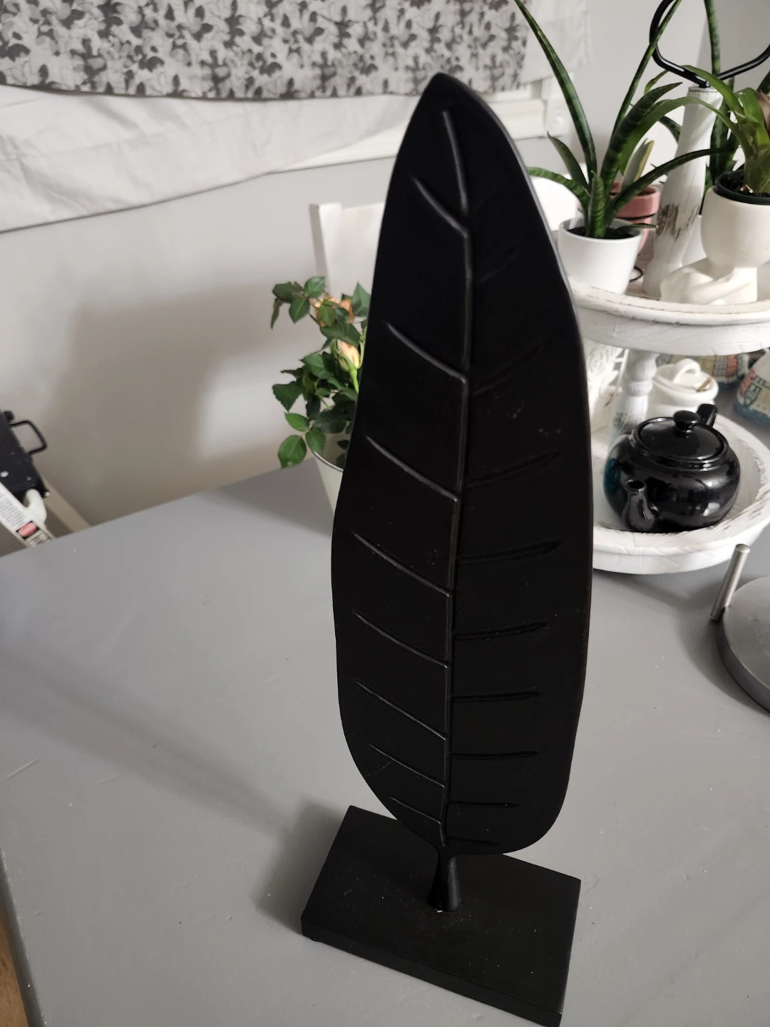 Black Leaf Decorative Sculpture