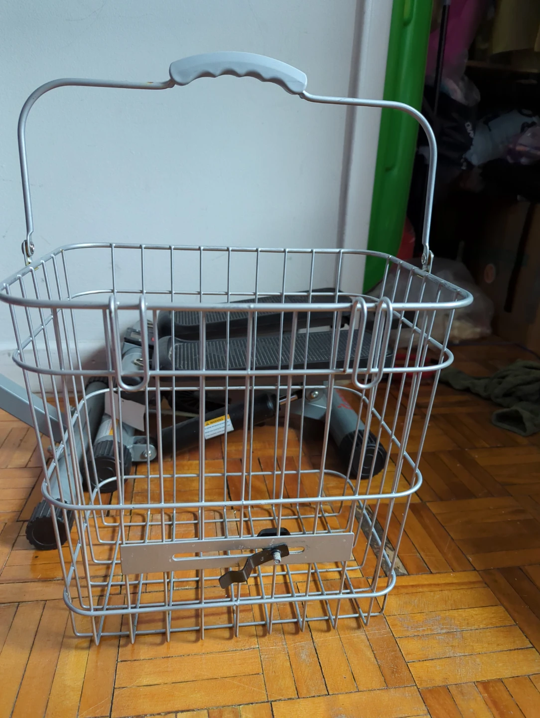 Wire Storage Basket with Handle