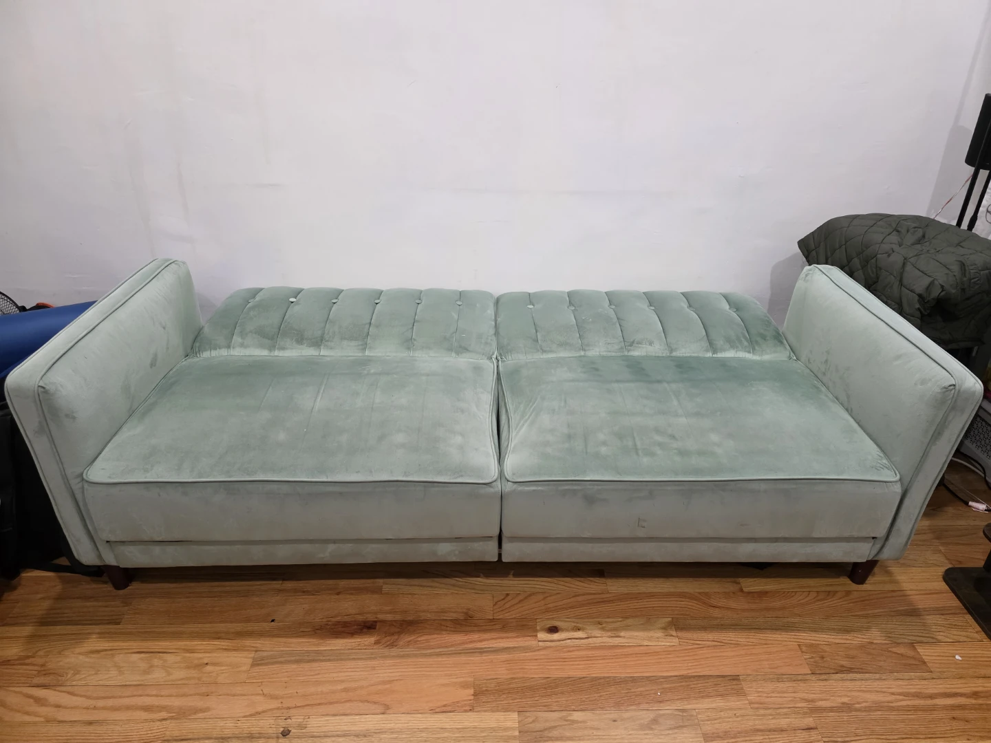 Light green tufted sleeper sofa - photo 4