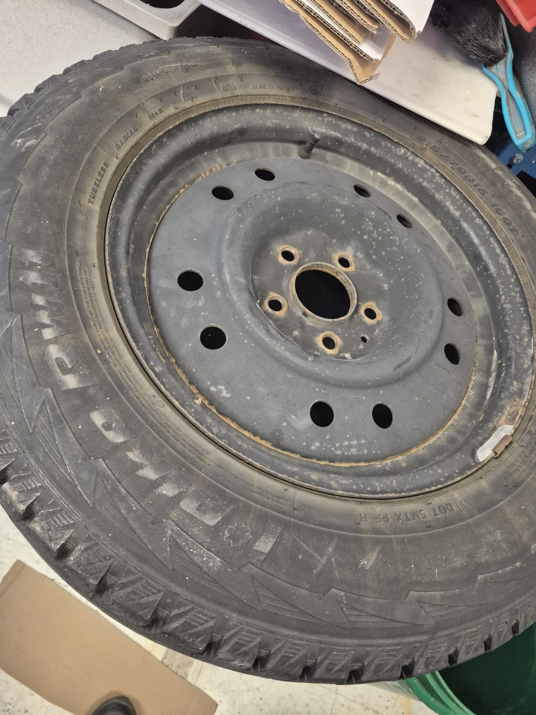 215/70/16 hankook ipike winter