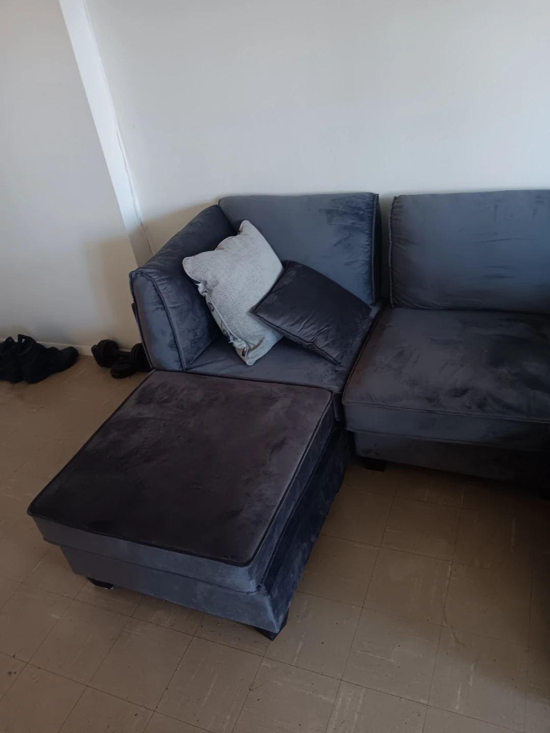 Dark Gray Sectional Sofa with Ottoman - photo 3