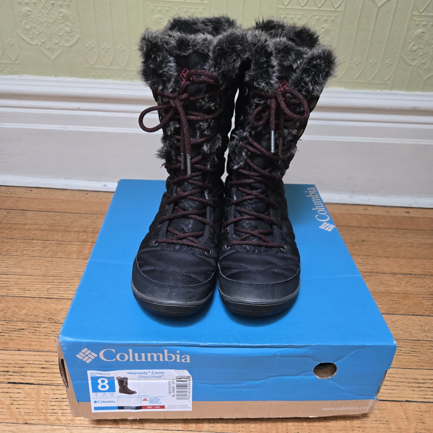 Columbia Women's Heavenly Camo Omni-Heat Boots Size 8