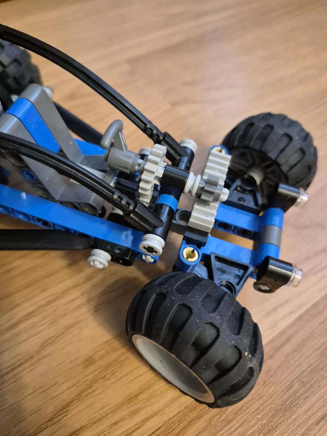 LEGO Technic 8296 Dune Buggy - photo 5