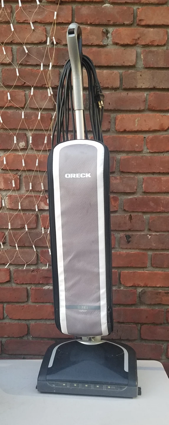 Oreck Upright Vacuum Cleaner VG Condition with New Bag