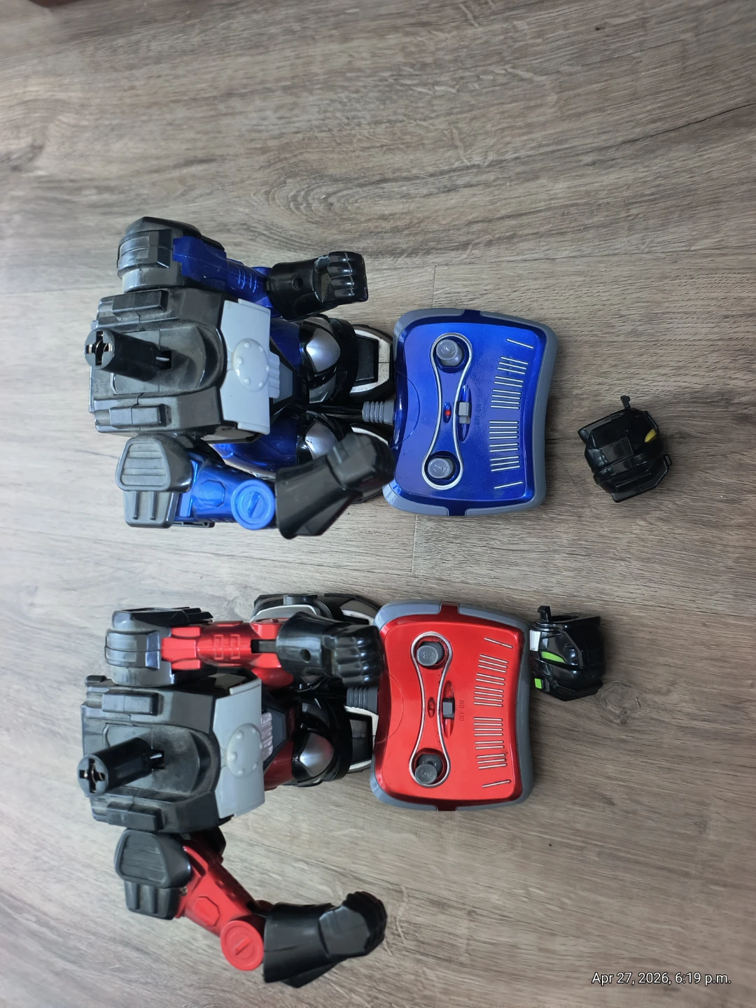 2 Remote Control Fighting Robots with Controllers - Red & Blue - photo 2