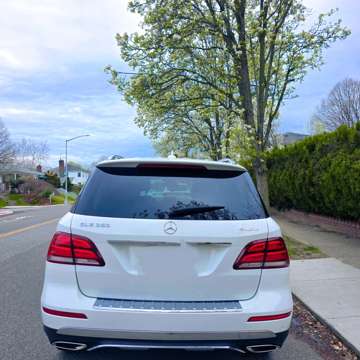 White Mercedes-Benz GLE 350 4MATIC SUV