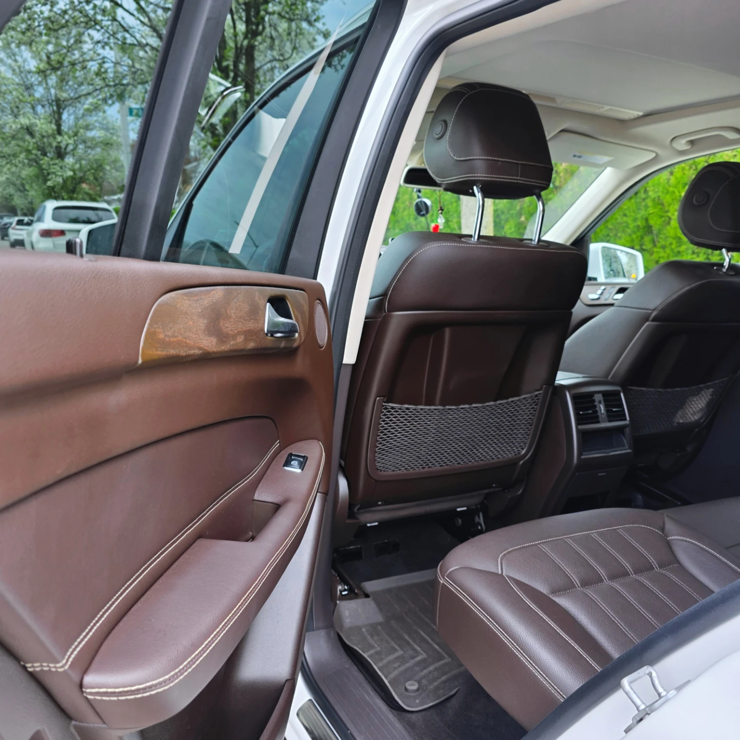 White Mercedes-Benz GLE 350 4MATIC SUV - photo 3