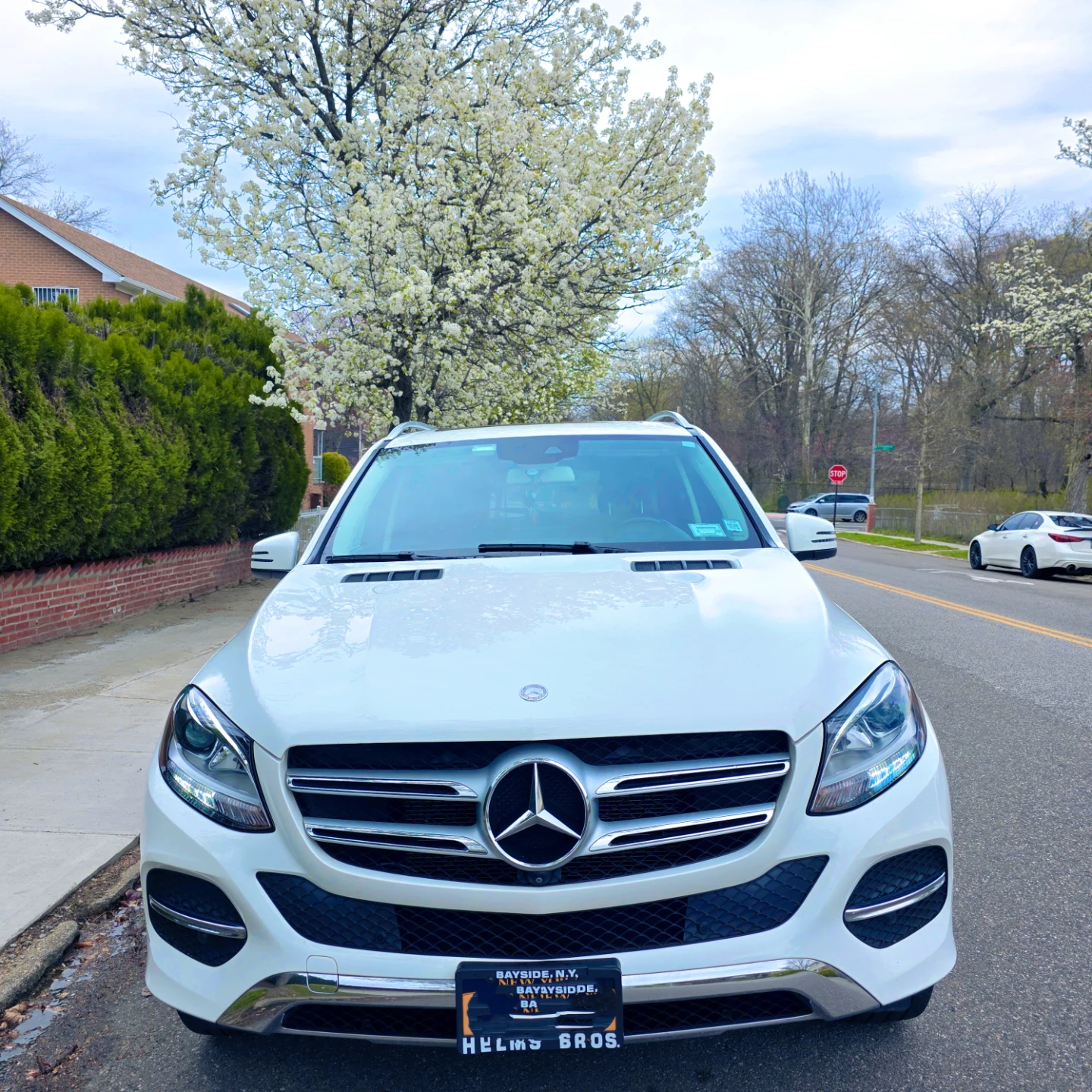 White Mercedes-Benz GLE 350 4MATIC SUV - photo 4