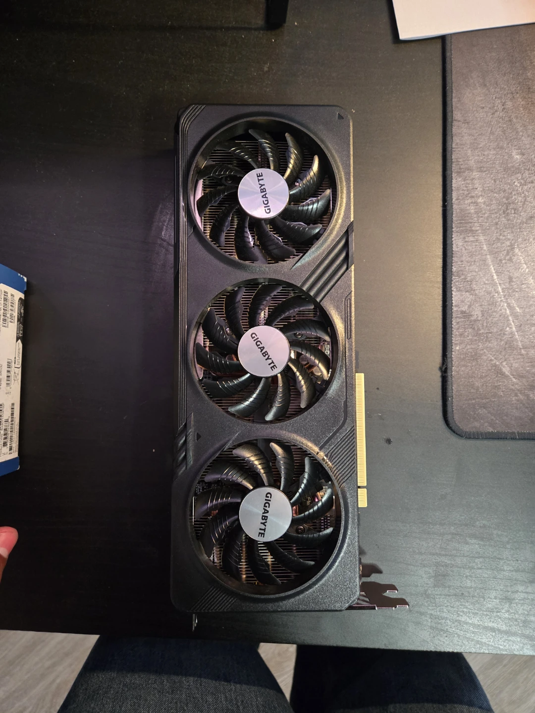 GIGABYTE Radeon 7600XT 16gb vram GPU