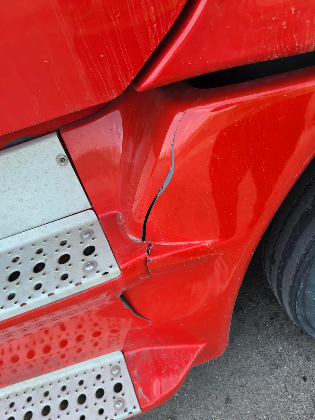 Red Freightliner Semi Truck - photo 4