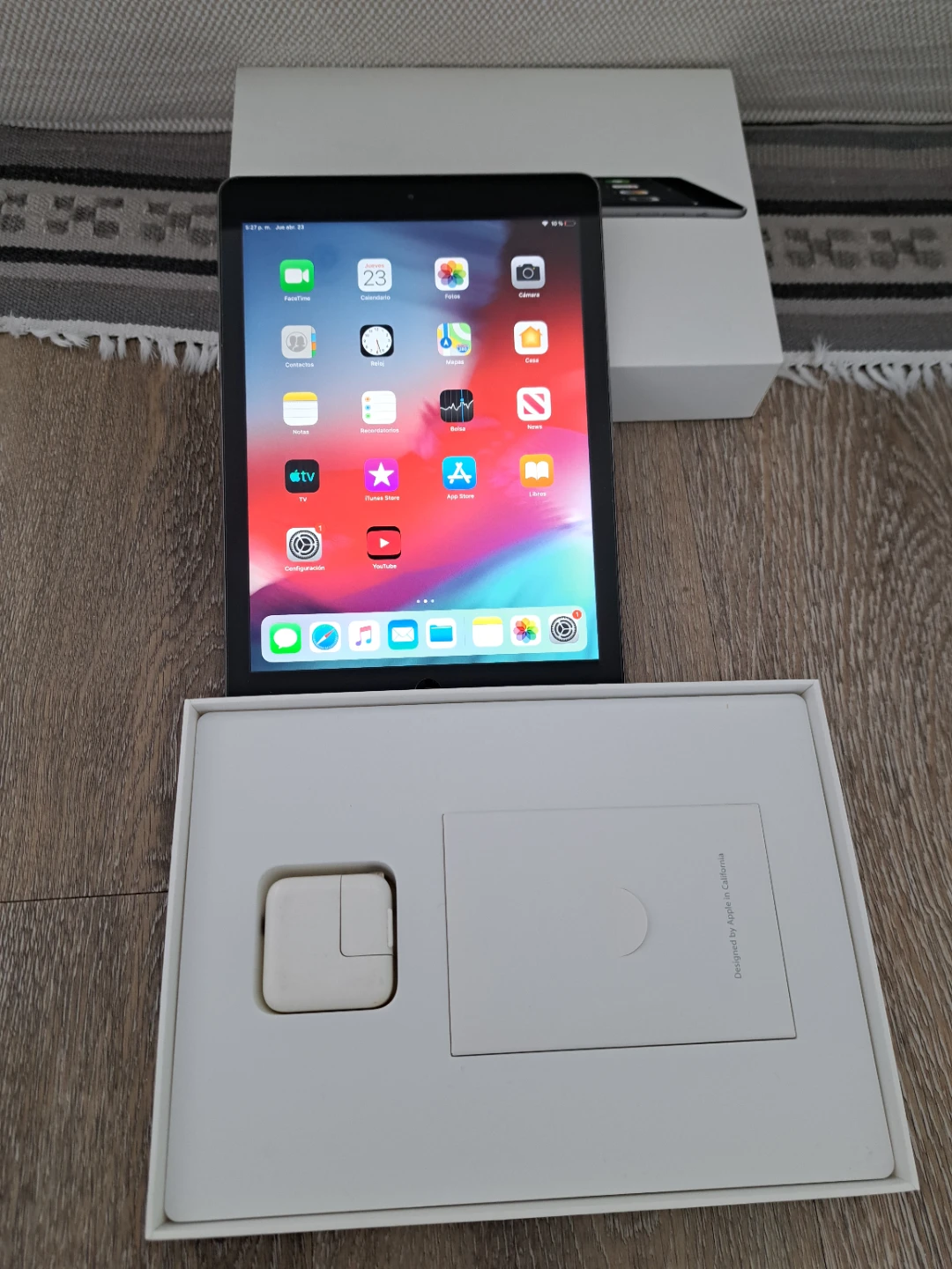 Apple iPad Air Silver 32GB Wi-Fi.  iPad Air de 1ª generación - photo 2