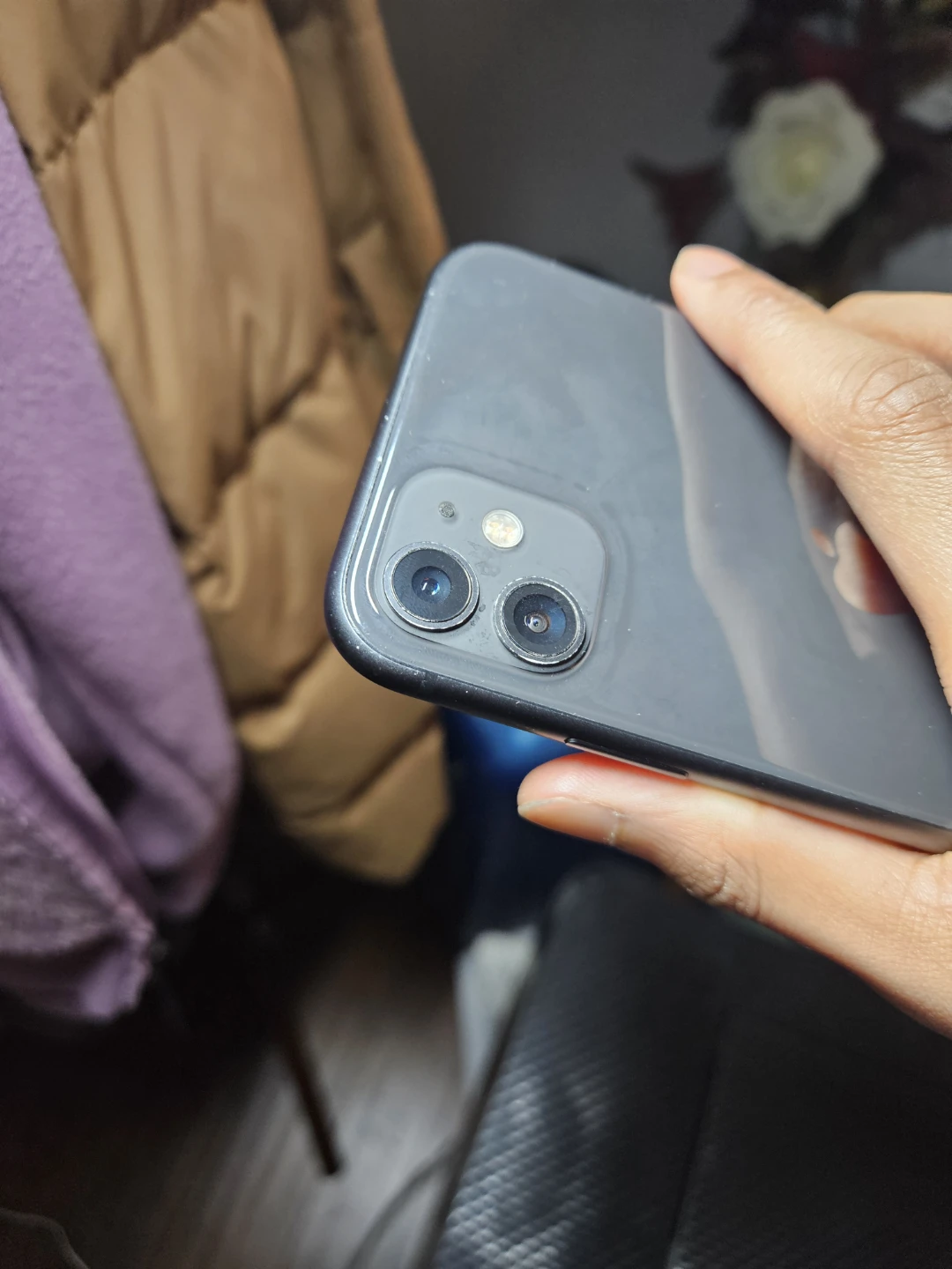 Apple iPhone 11 (73 battery health) - photo 3