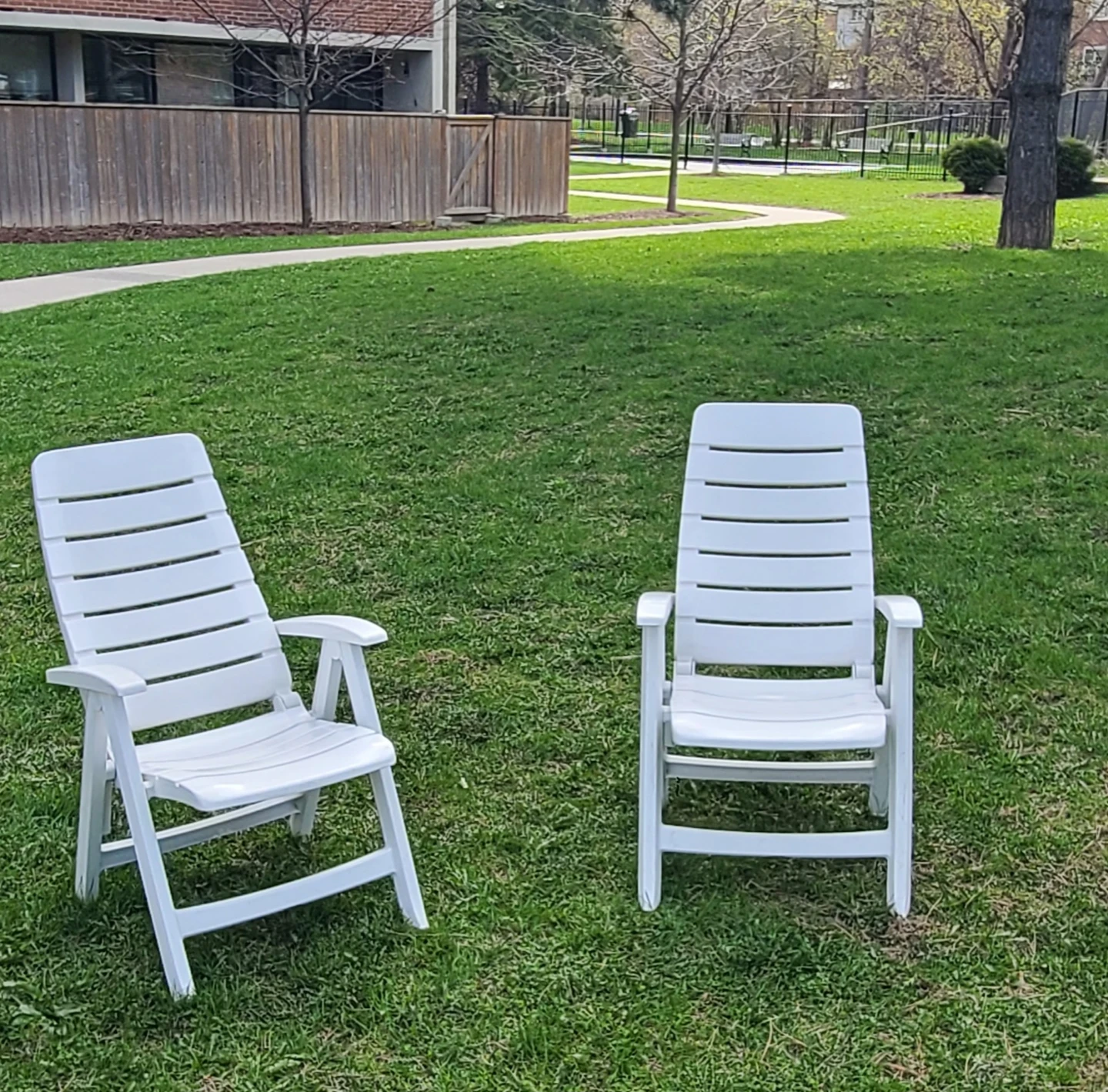 🇨🇦  Set of 2 folding patio chairs
