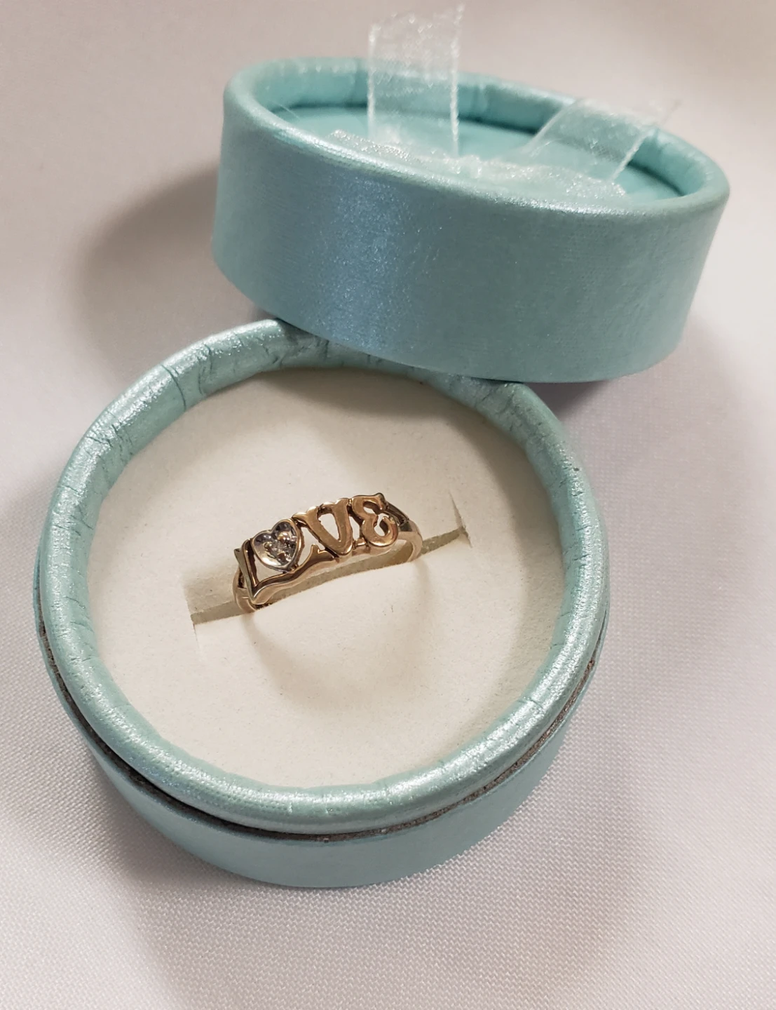 Like new 10K Real Gold Love Ring with Diamonds