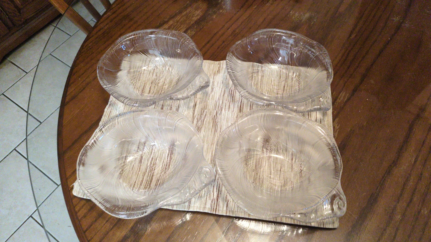 Set of 4 Clear Swirl Glass Dessert Bowls