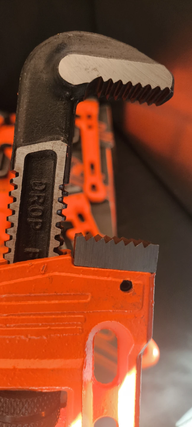 10" Professional Pipe Wrench - photo 4