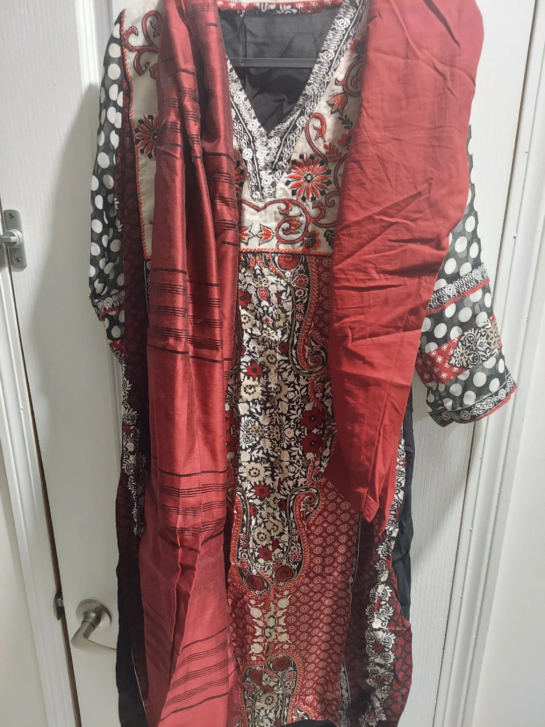 Embroidered Kurta with Scarf - photo 2