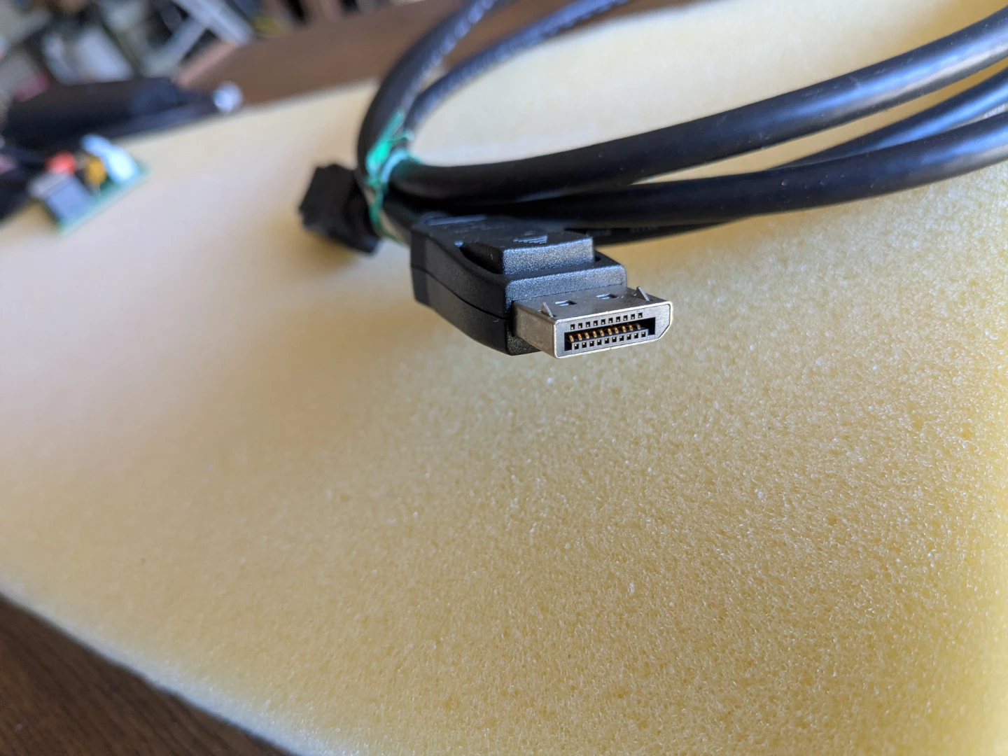 DisplayPort Cable